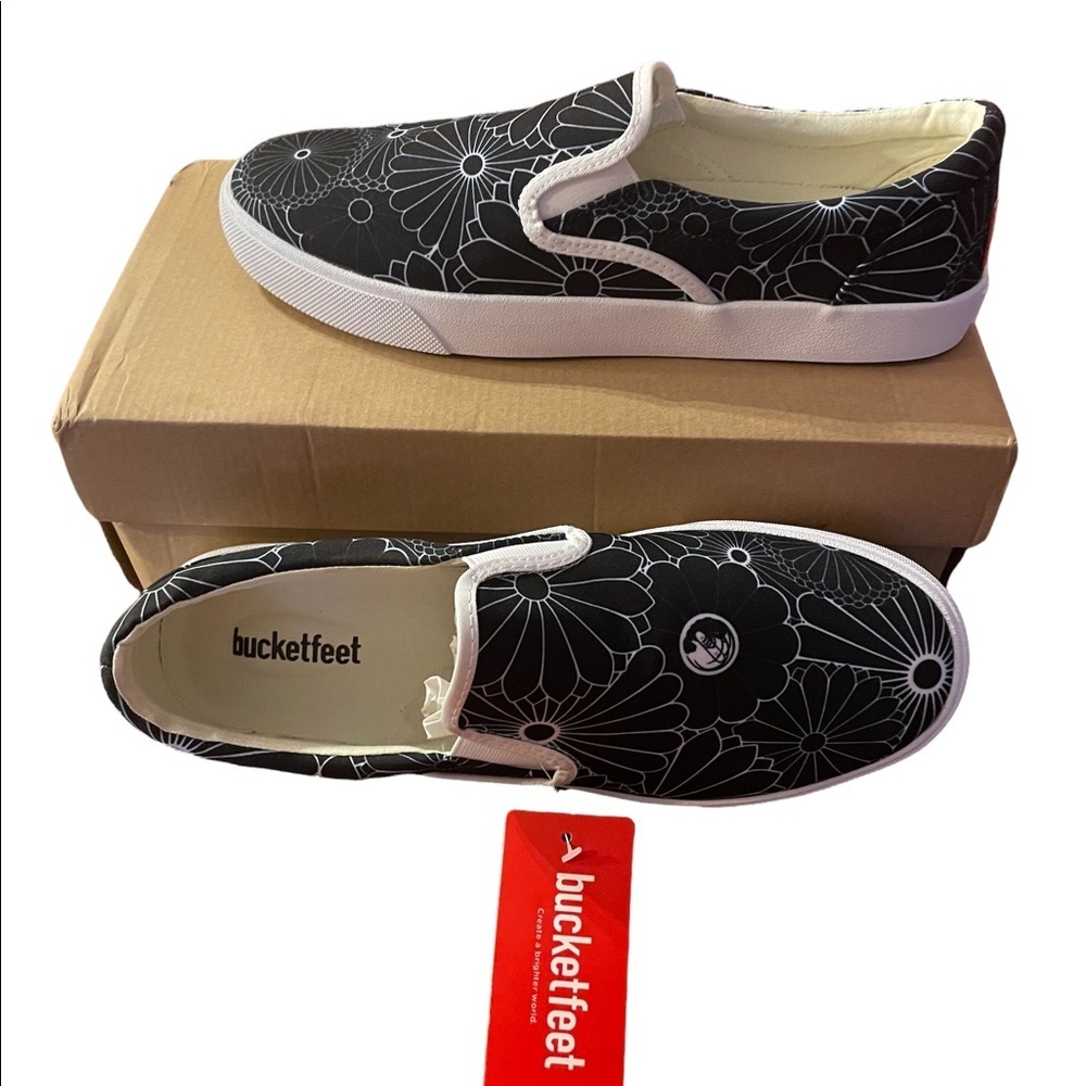 NWT Bucketfeet black/white patterned canvas slip on size 11W-12W unisex